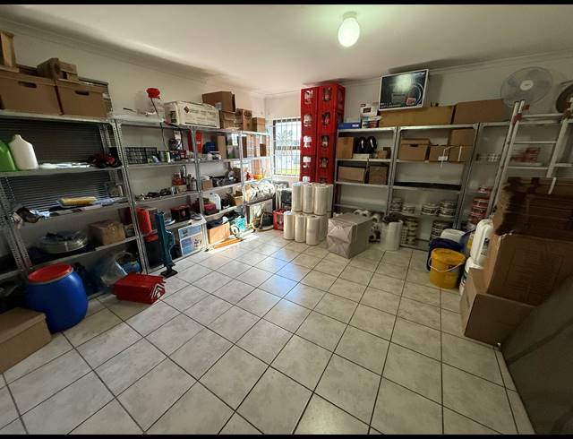 1,190M² WAREHOUSE FOR SALE IN SAXENBURG PARK 2